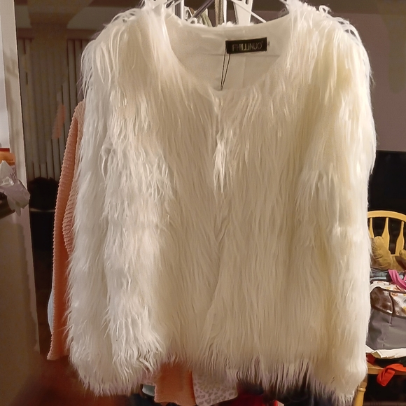 White Faux Fur Jacket XL NWOT - Picture 4 of 5